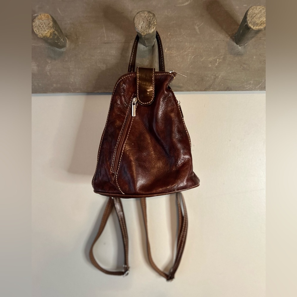 Convertible leather backpack - Picture 3 of 16